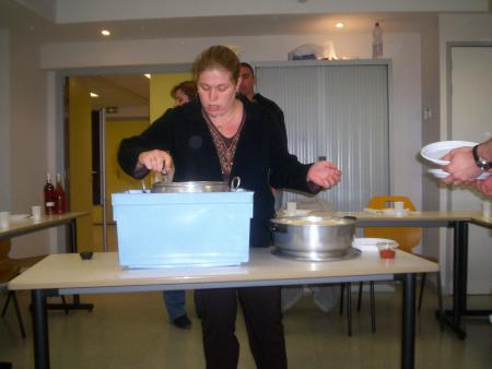 ...notre serveuse...